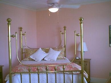 #107 - Sandabakken - Pink bedroom