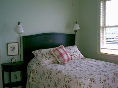 #107 - Sandabakken - Green queen bedroom