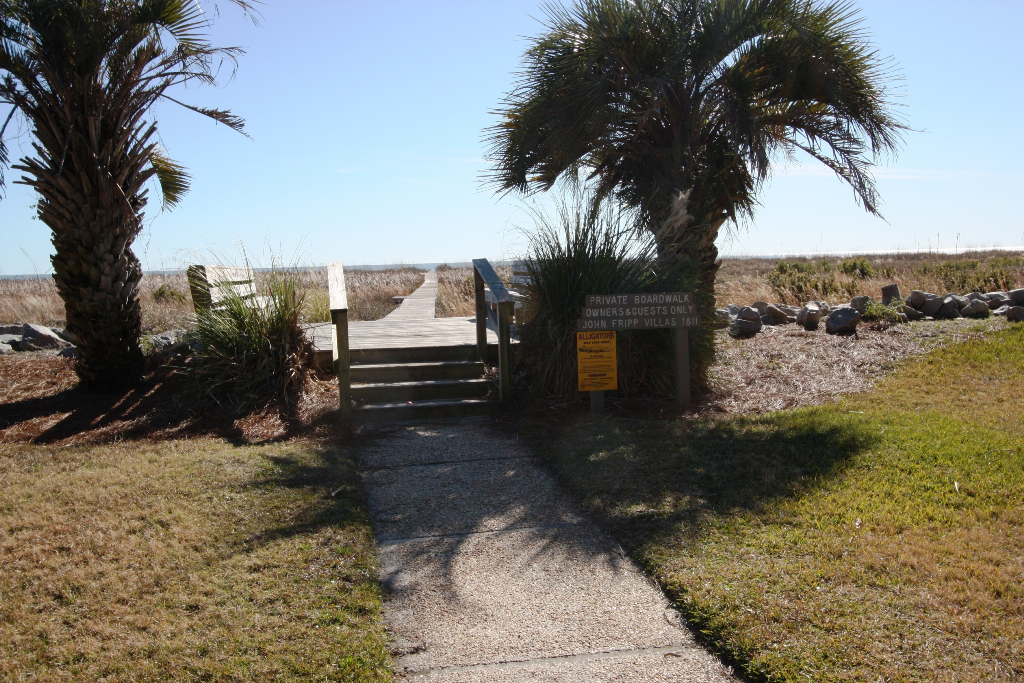 Entrance to walk way to the beach