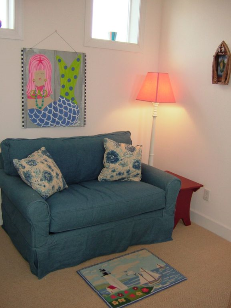 Upstairs lounge area, next to large desk, with printer and wireless internet!