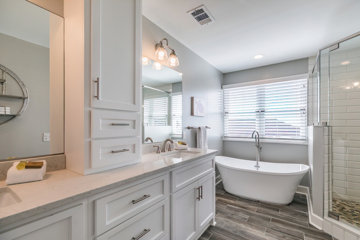 Master bath with soaking tub, dual sinks, and walk in shower