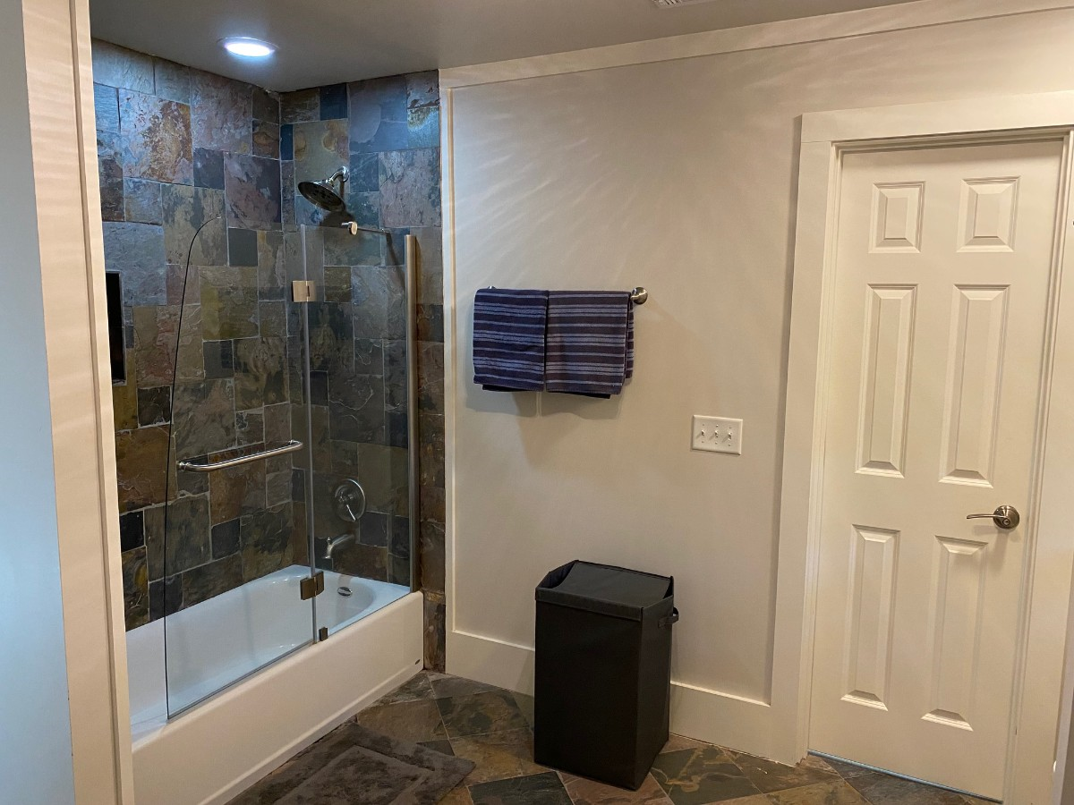 Jack-n-jill bathroom with tub and tile shower
